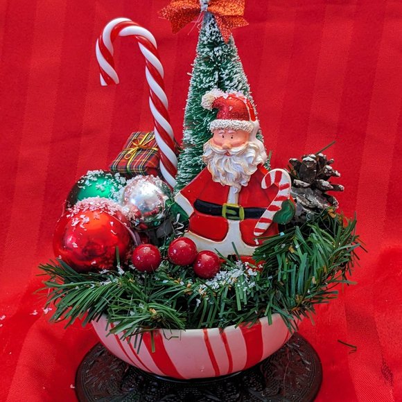 Santa Arrangement With Vintage Santa, Depression Glass Plate, And Vtg.Tree Balls - Picture 1 of 6